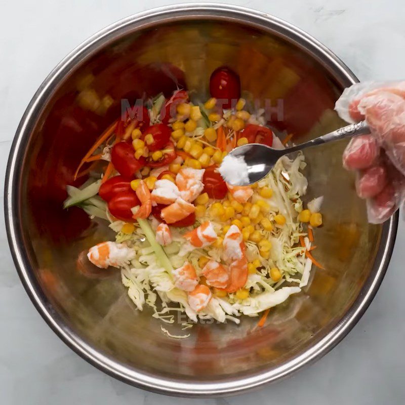 Step 4 Mixing salad Black bread shrimp tomato salad