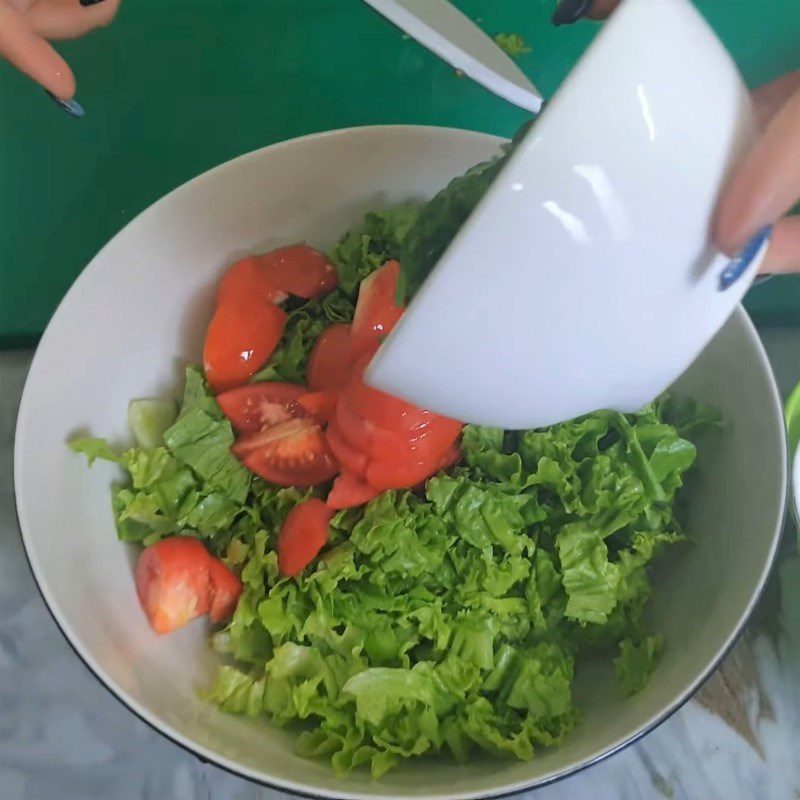 Step 2 Mixing salad Lettuce cucumber tomato