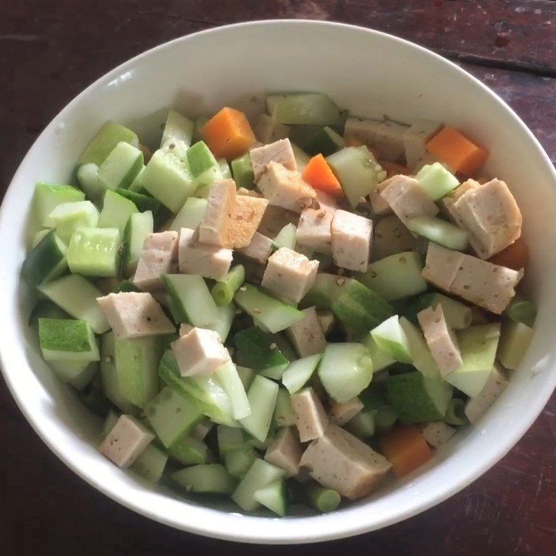 Step 3 Mix the salad Cucumber potato lettuce salad