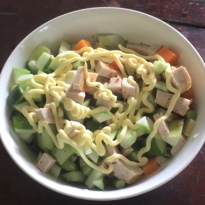 Step 3 Mix salad Cucumber lettuce potato salad