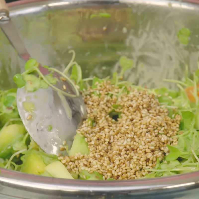 Step 4 Mix salad Salad with roasted sesame sauce