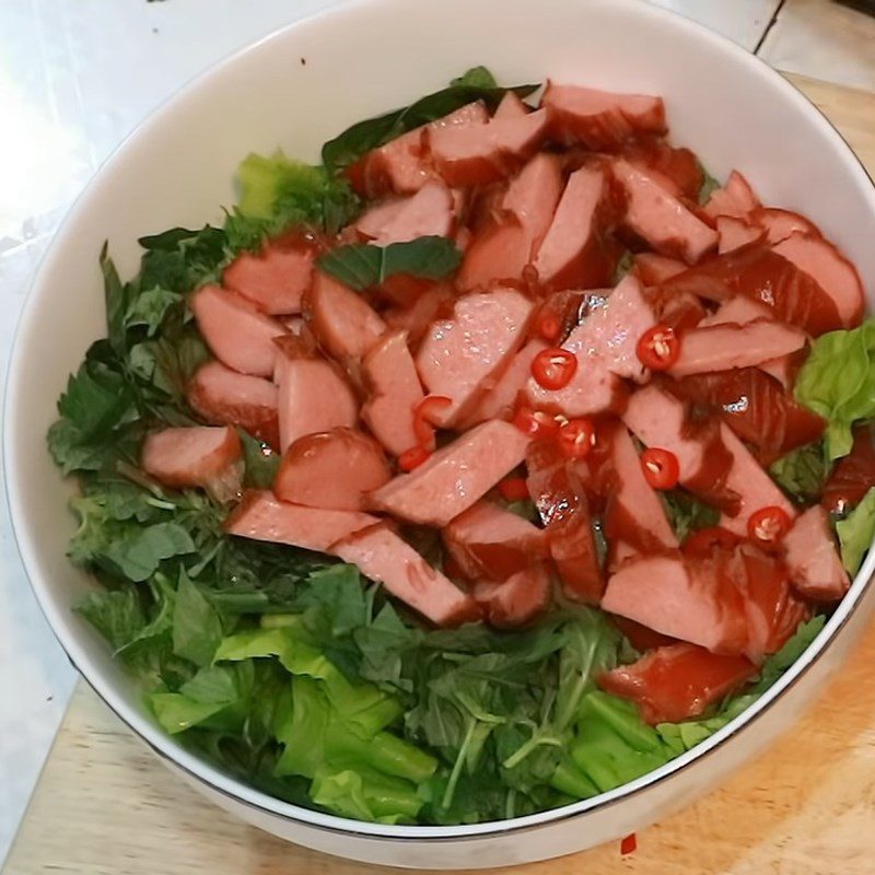 Step 4 Mix the salad for cucumber sausage salad