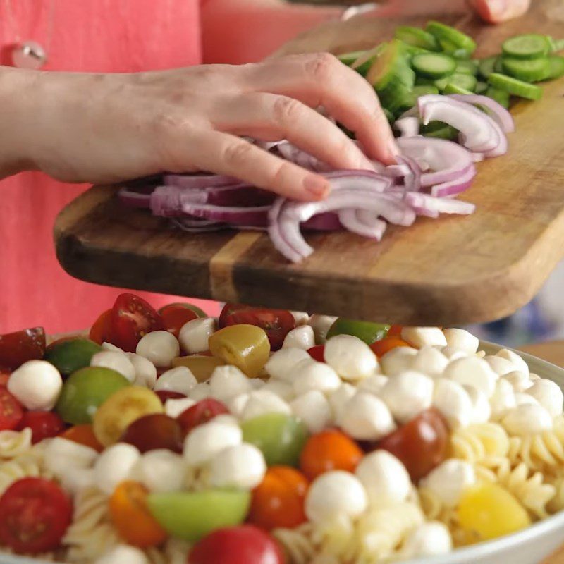 Step 3 Mix the salad Pasta salad cucumber sprouts