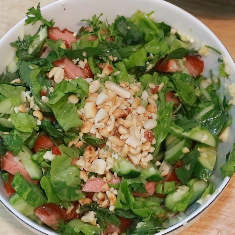 Step 4 Mix the salad for cucumber sausage salad