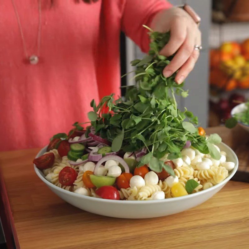 Step 3 Mix the salad Pasta salad cucumber sprouts