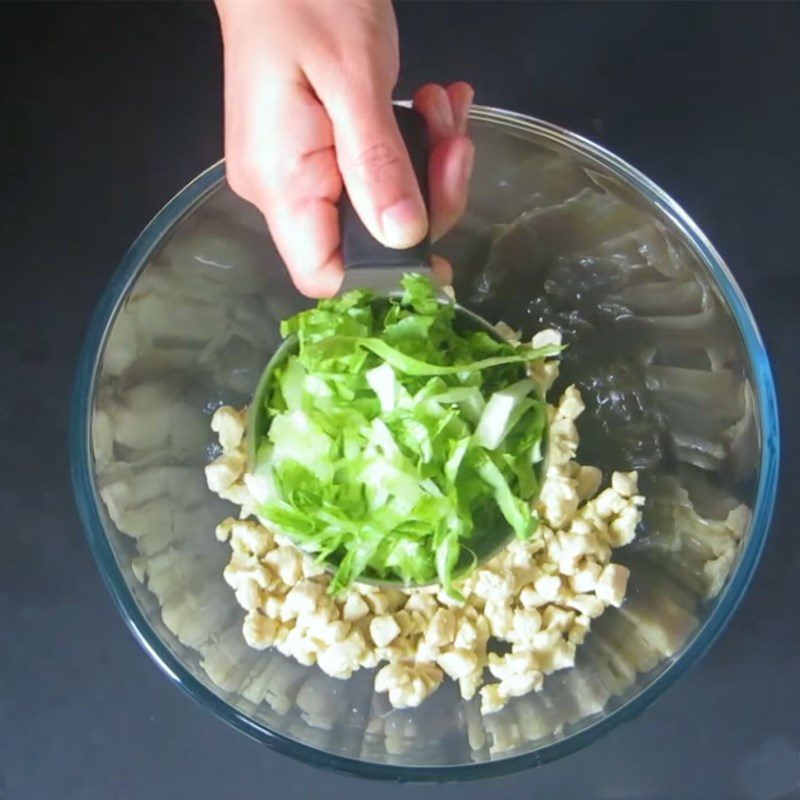 Step 4 Mix the salad for bell pepper chicken salad