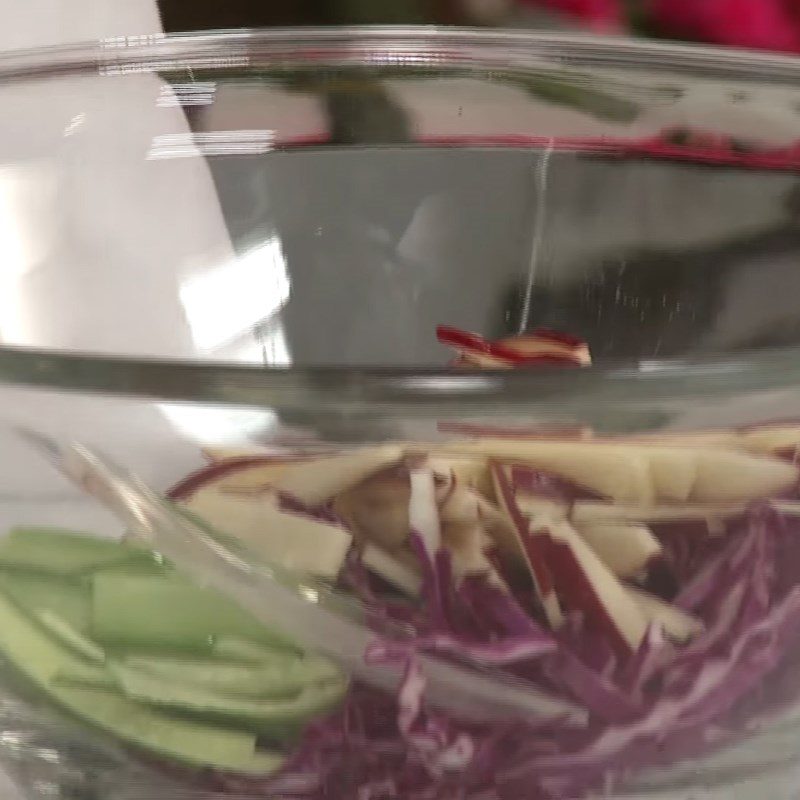 Step 4 Mix salad Salad with apple and shrimp