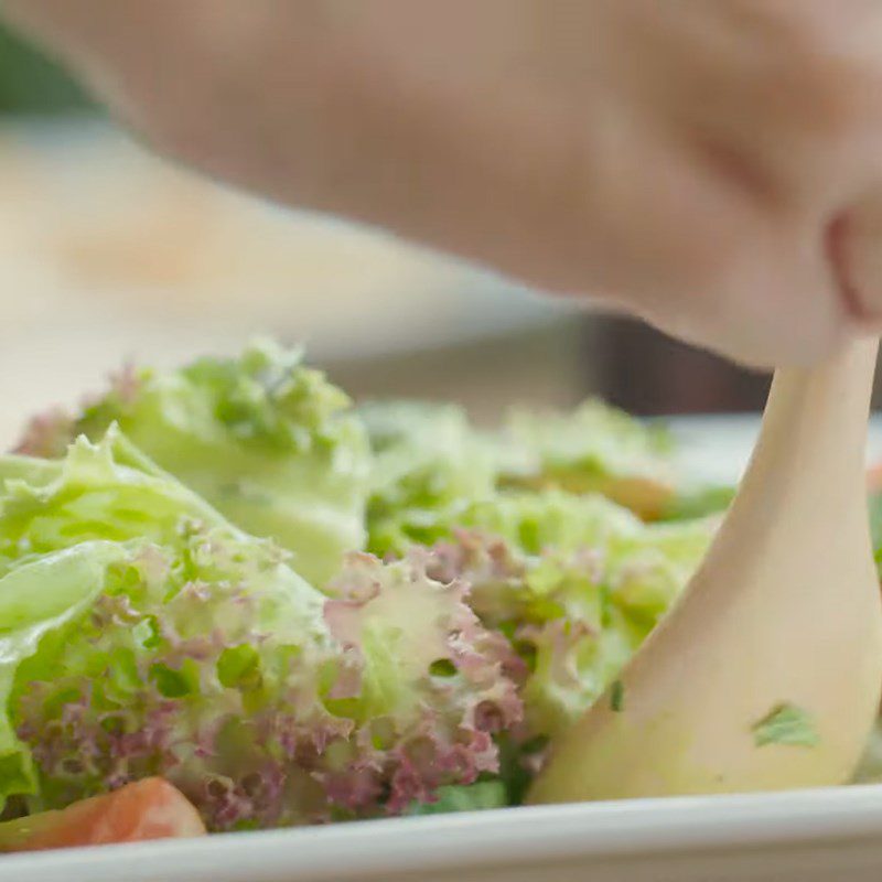 Step 3 Mixing the salad for vegetable and fruit bread salad