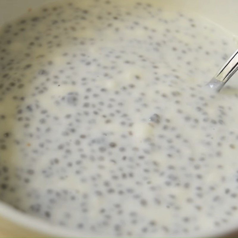 Step 2 Mix chia seed yogurt Chia seed yogurt with fruit