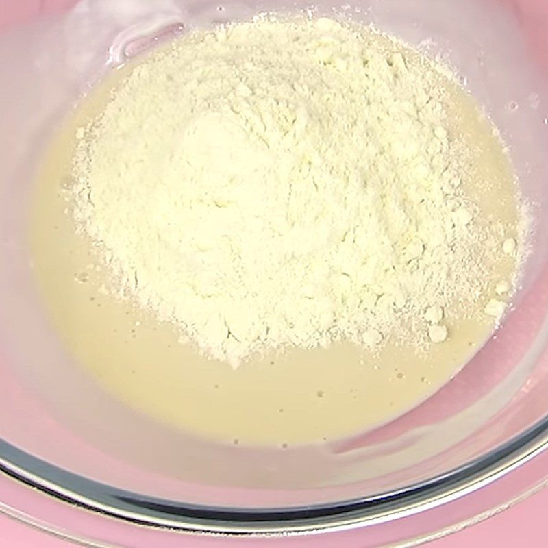 Step 1 Mix all ingredients together Cake from powdered milk and cream