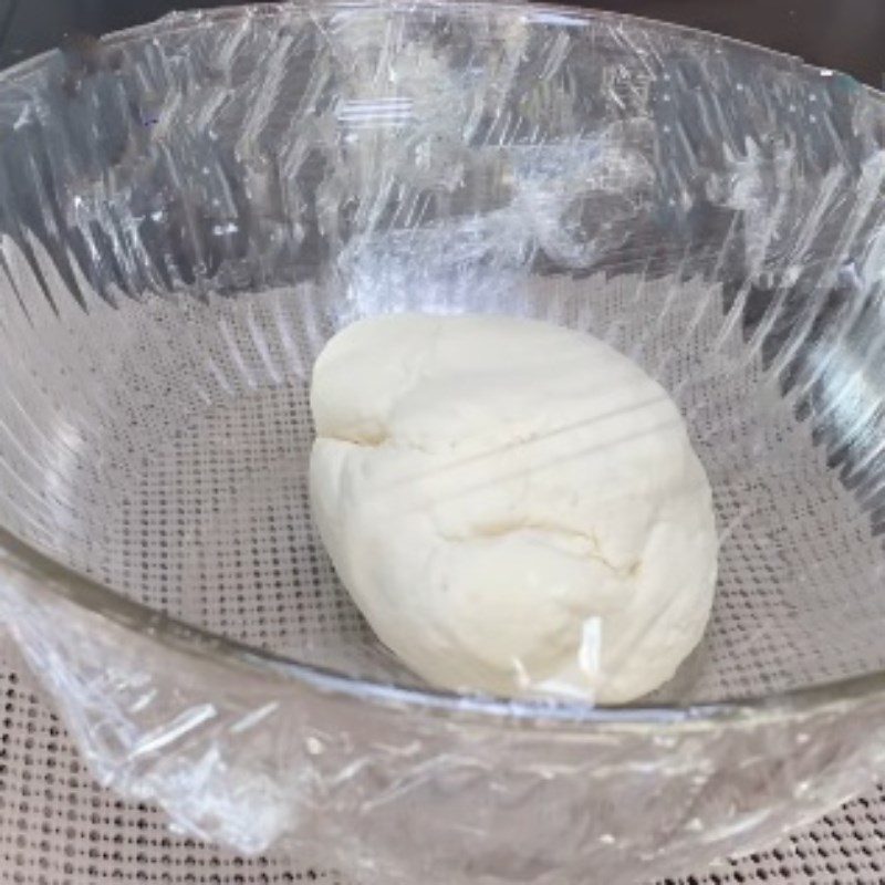 Step 3 Mixing and kneading dough for squid noodles