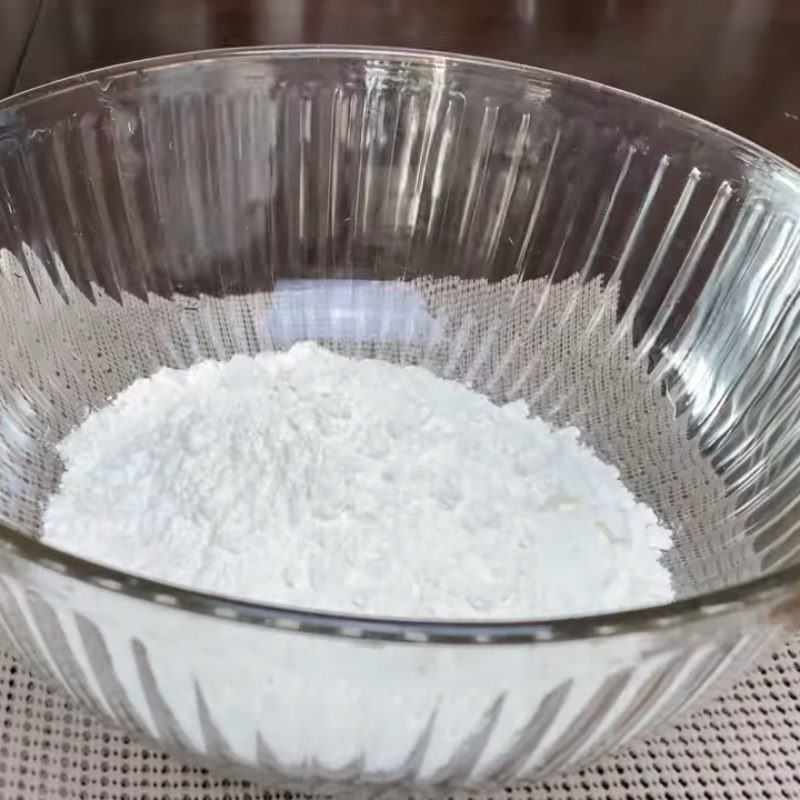 Step 3 Mixing and kneading dough for squid noodles
