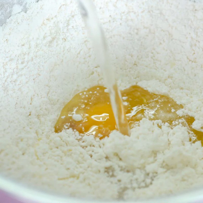 Step 1 Mixing and Kneading the Dough for Fried Dough Sticks