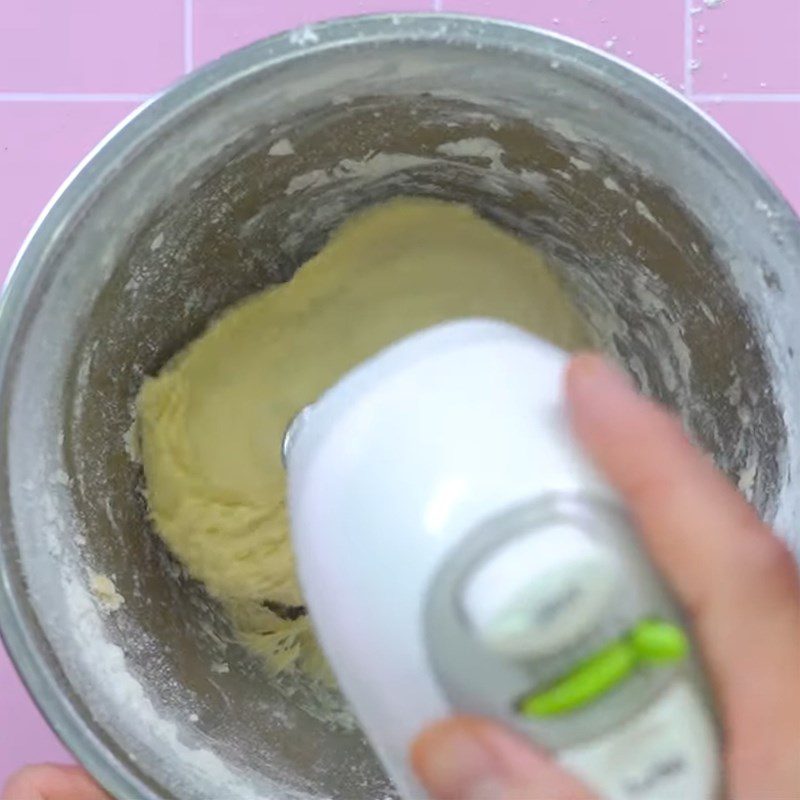 Step 1 Mixing and Kneading the Dough for Fried Dough Sticks