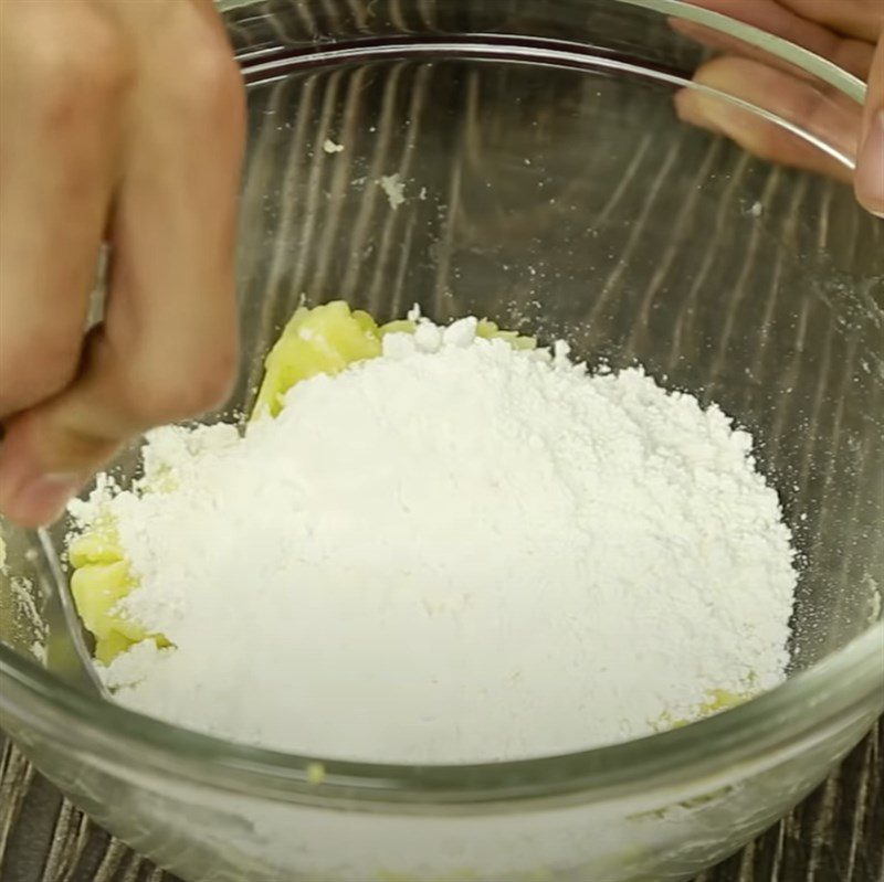 Step 2 Mix and knead the dough Potato ball soup with meat filling