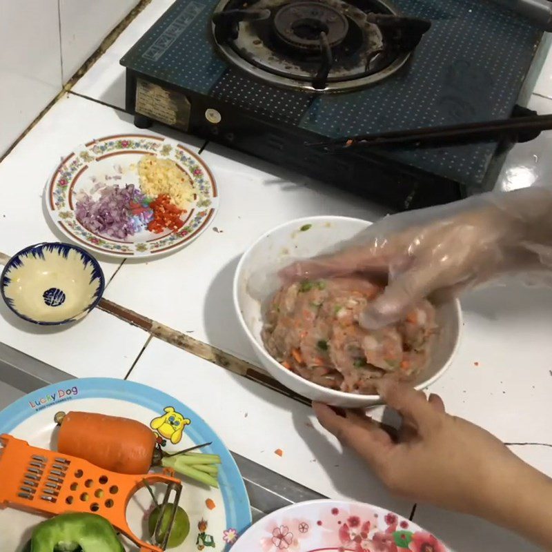 Step 2 Mix and marinate the fish cake for the fish cake rolls