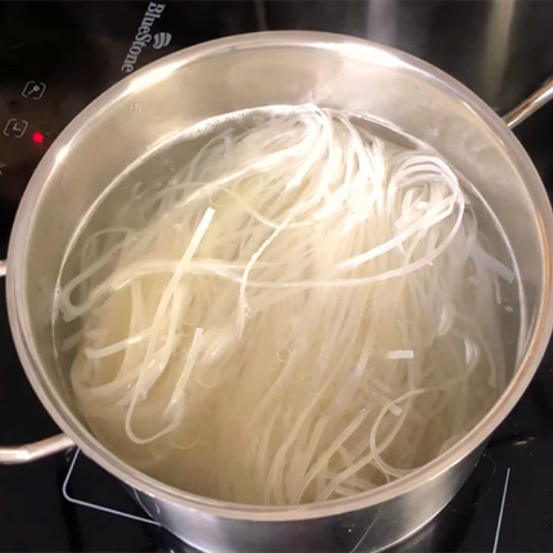 Step 5 Blanching the noodles