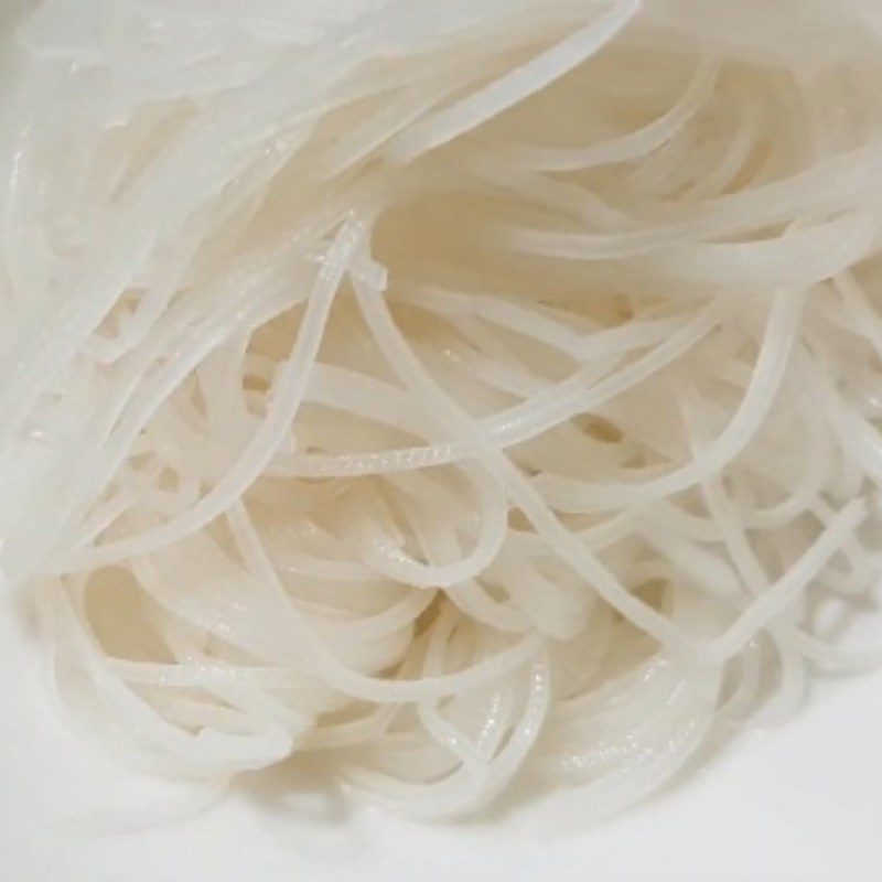 Step 6 Blanching the noodles Pork leg noodle with crispy pork fat and satay