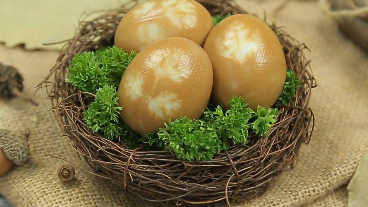 Leaf-Shaped Eggs