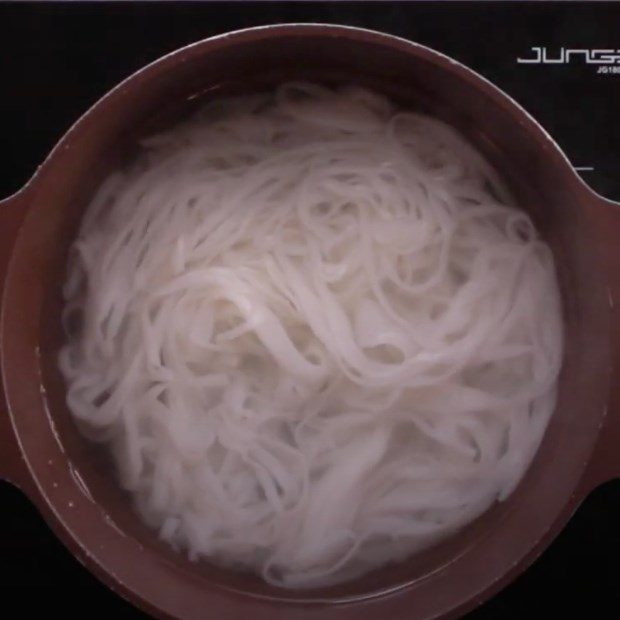 Step 2 Blanching Pho for Mixed Pho