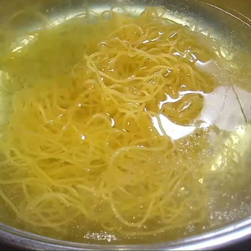 Step 5 Blanching vegetables and noodles Chicken noodle soup
