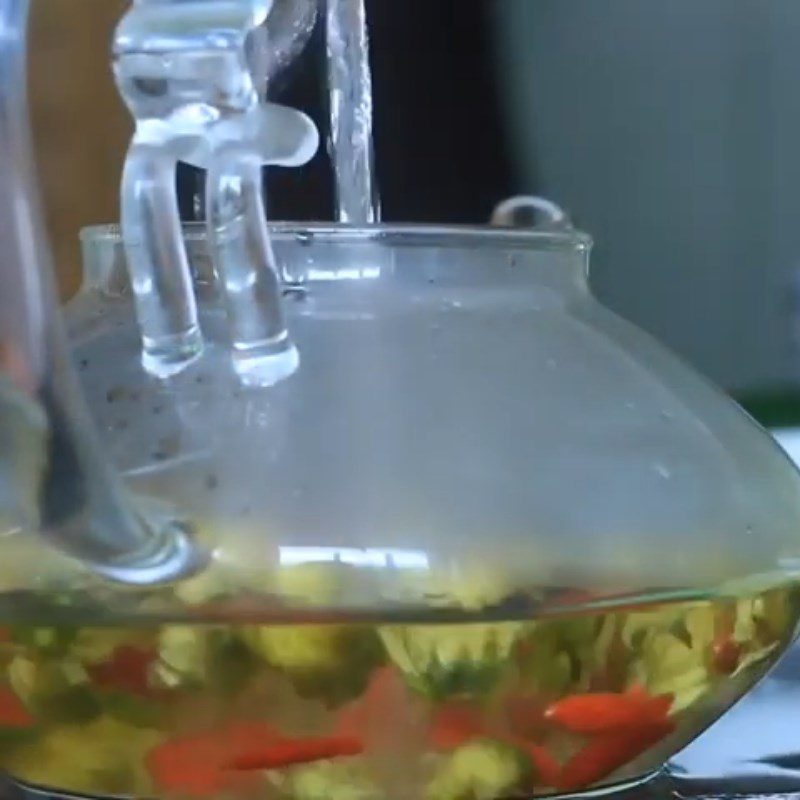 Step 2 Steeping Chrysanthemum Goji Tea