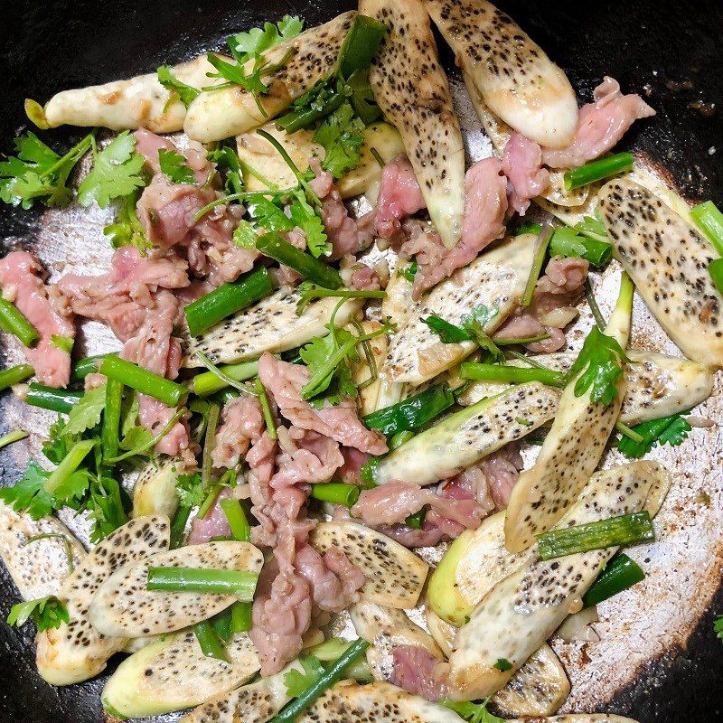 Step 2 Stir-fried bamboo shoots with beef Bamboo shoots stir-fried with beef
