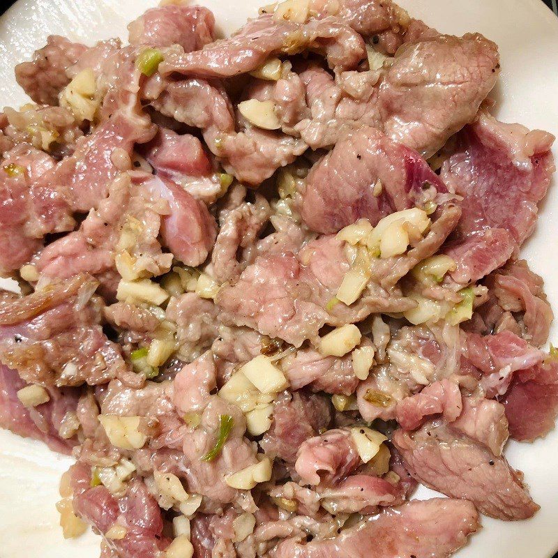 Step 2 Stir-fried bamboo shoots with beef Bamboo shoots stir-fried with beef