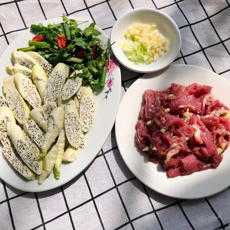 Step 1 Prepare ingredients for Stir-fried Bulbous Plant with Beef