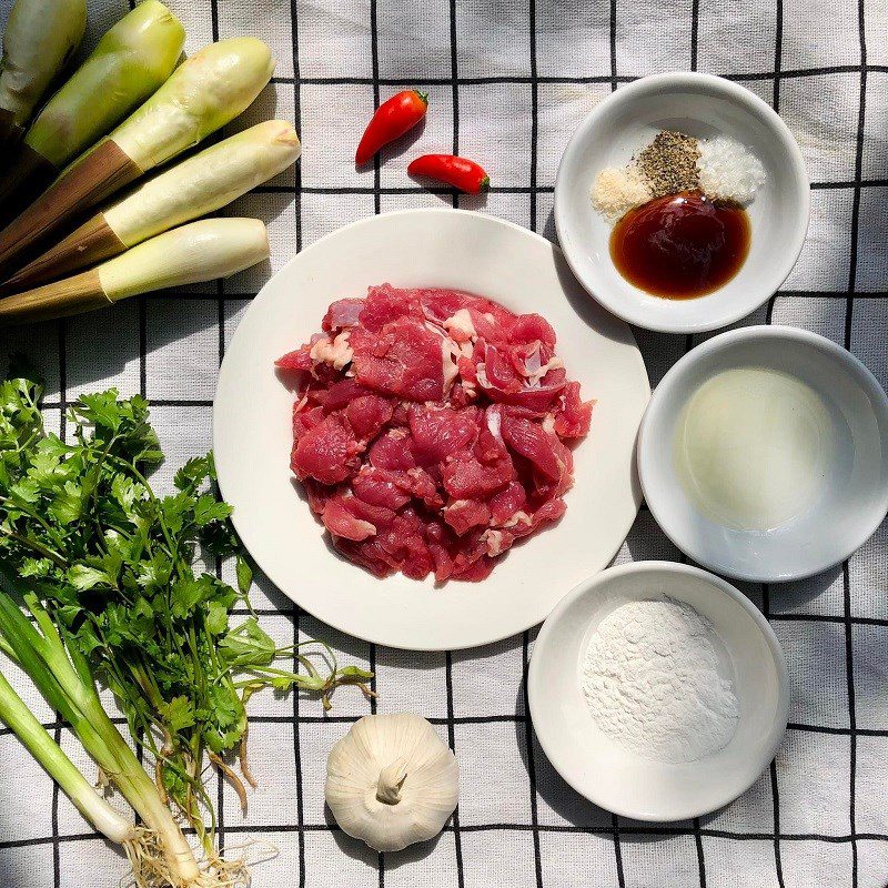 Step 1 Prepare ingredients for Stir-fried Bulbous Plant with Beef
