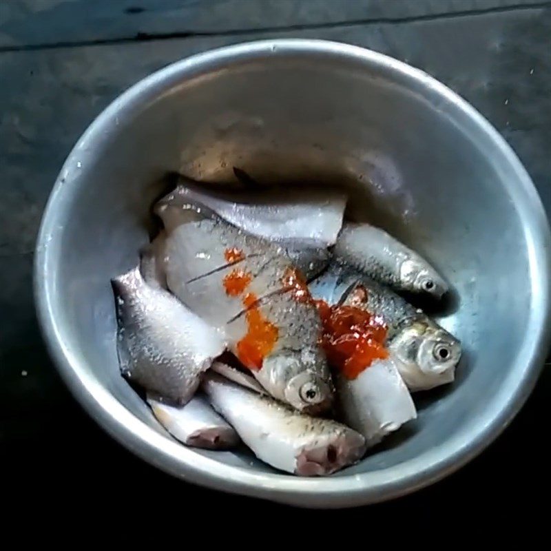 Step 2 Marinate the fish Fried catfish with lemongrass and chili