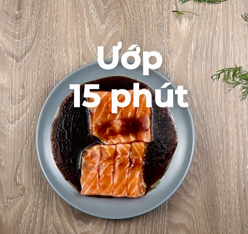 Step 2 Marinate the fish for Steamed Salmon with Soy Sauce