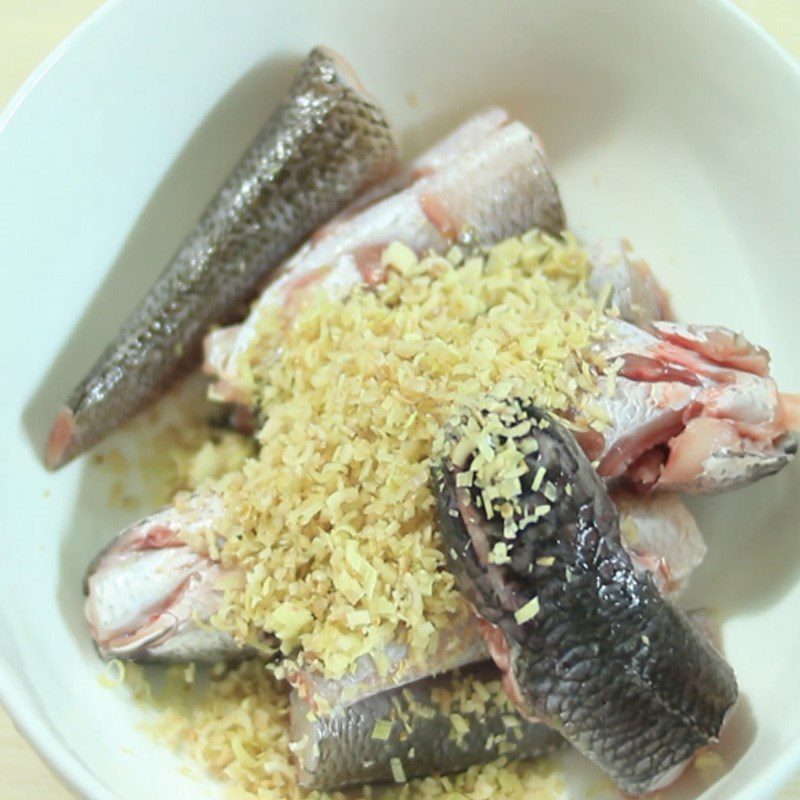 Step 2 Marinate the fish Fried snakehead fish with lemongrass and chili