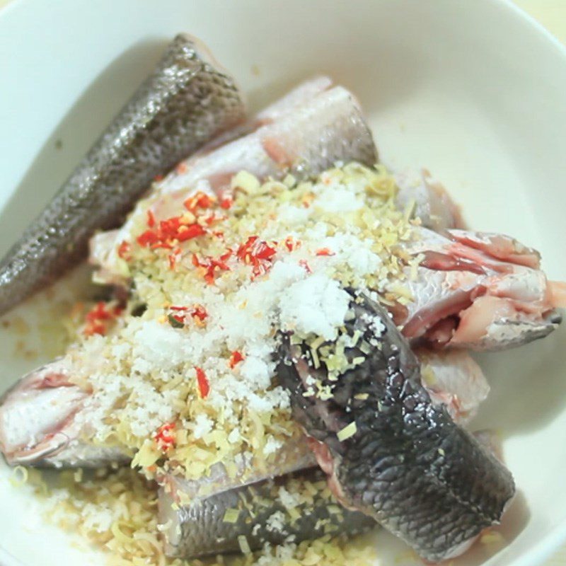 Step 2 Marinate the fish Fried snakehead fish with lemongrass and chili