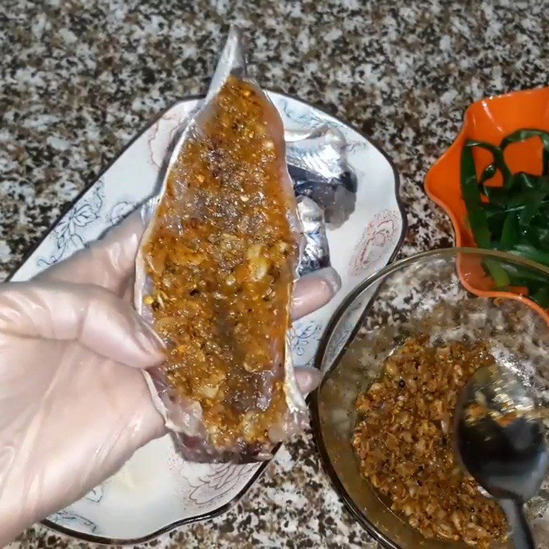 Step 4 Marinate the fish Fried flying fish with fried shallots