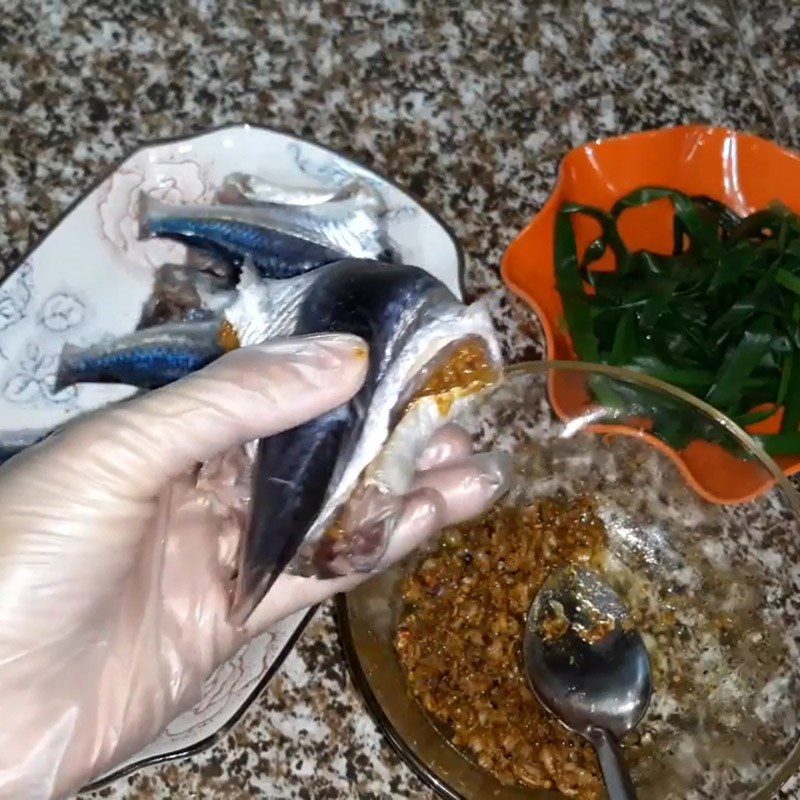 Step 4 Marinate the fish Fried flying fish with fried shallots