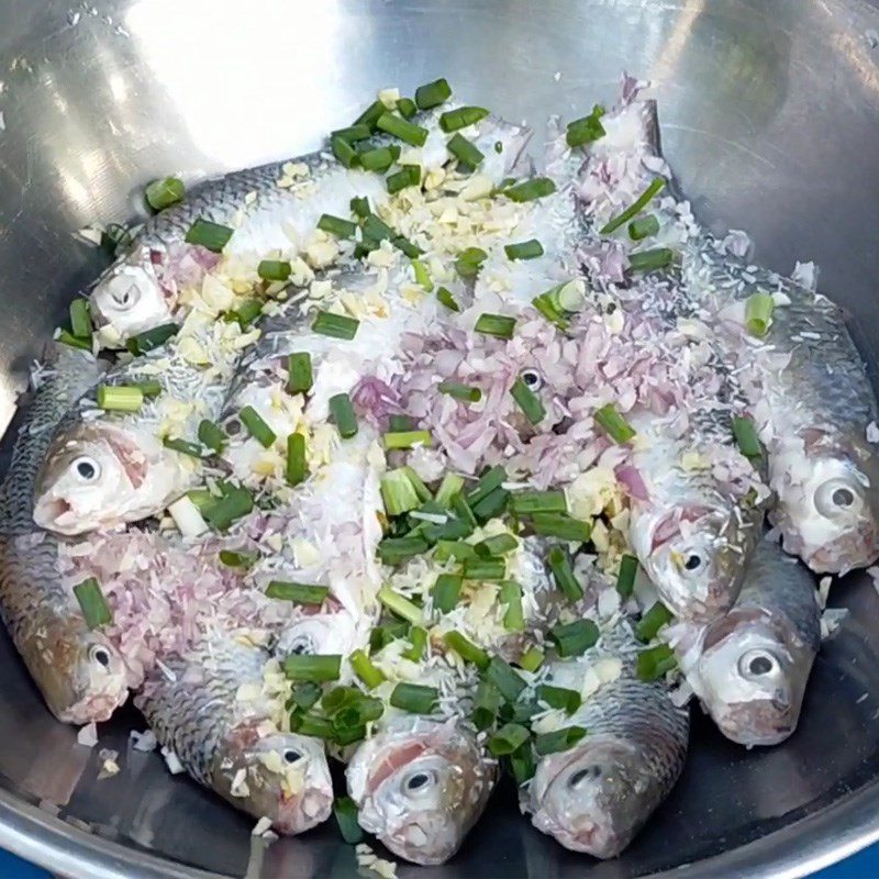 Step 2 Marinate the fish for Linh fish with sugar cane