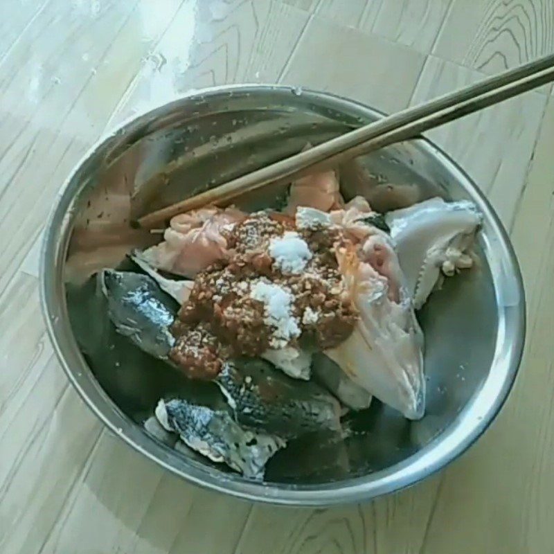 Step 2 Marinating the salmon Grilled Salmon Head with Satay