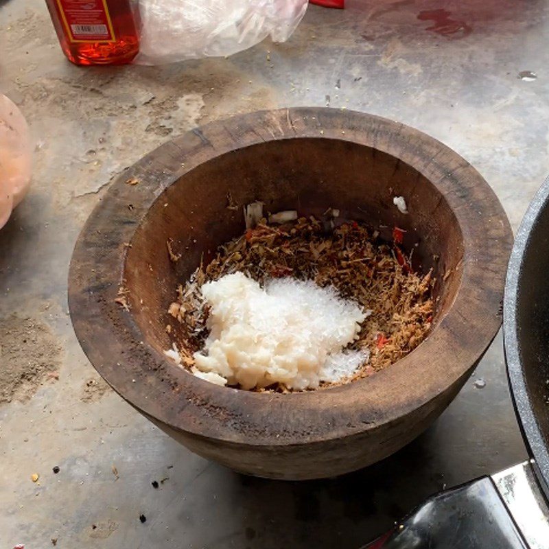 Step 2 Marinating catfish Grilled catfish with galangal and fermented rice