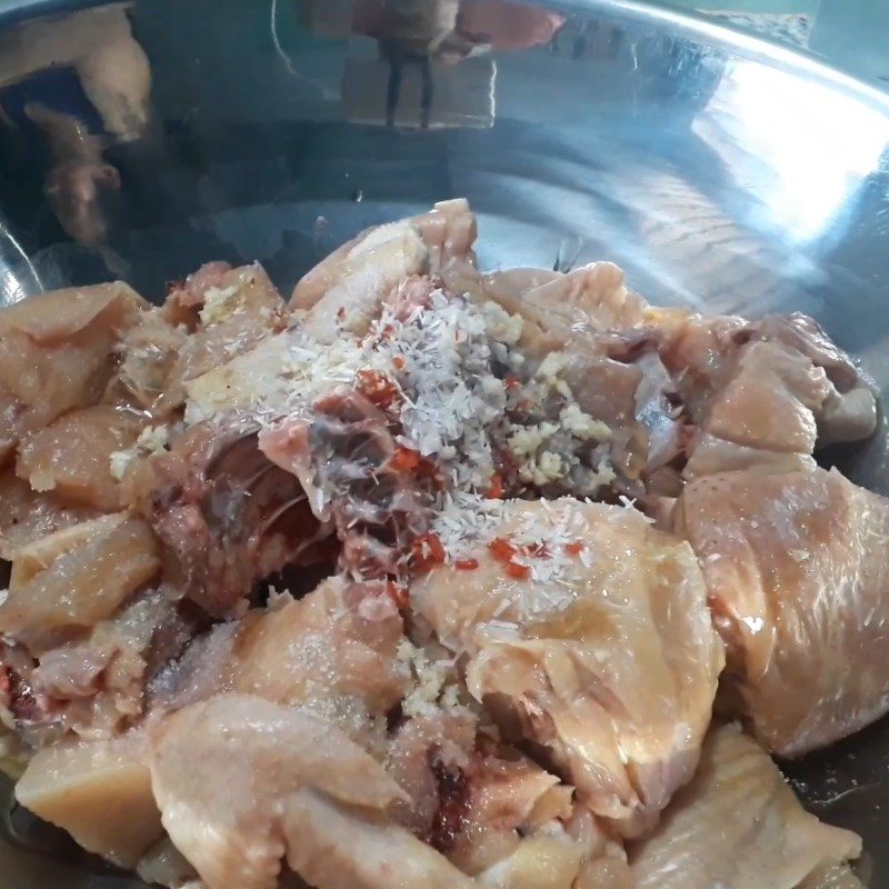 Step 2 Marinate the chicken Chicken cooked with sticky rice wine