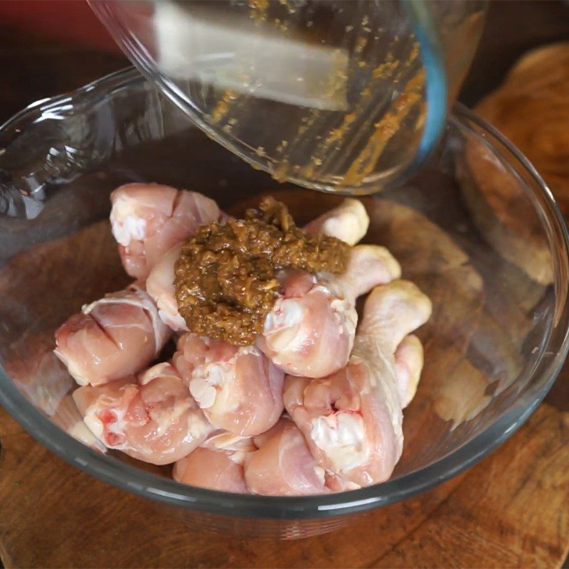 Step 3 Marinate chicken with lemongrass