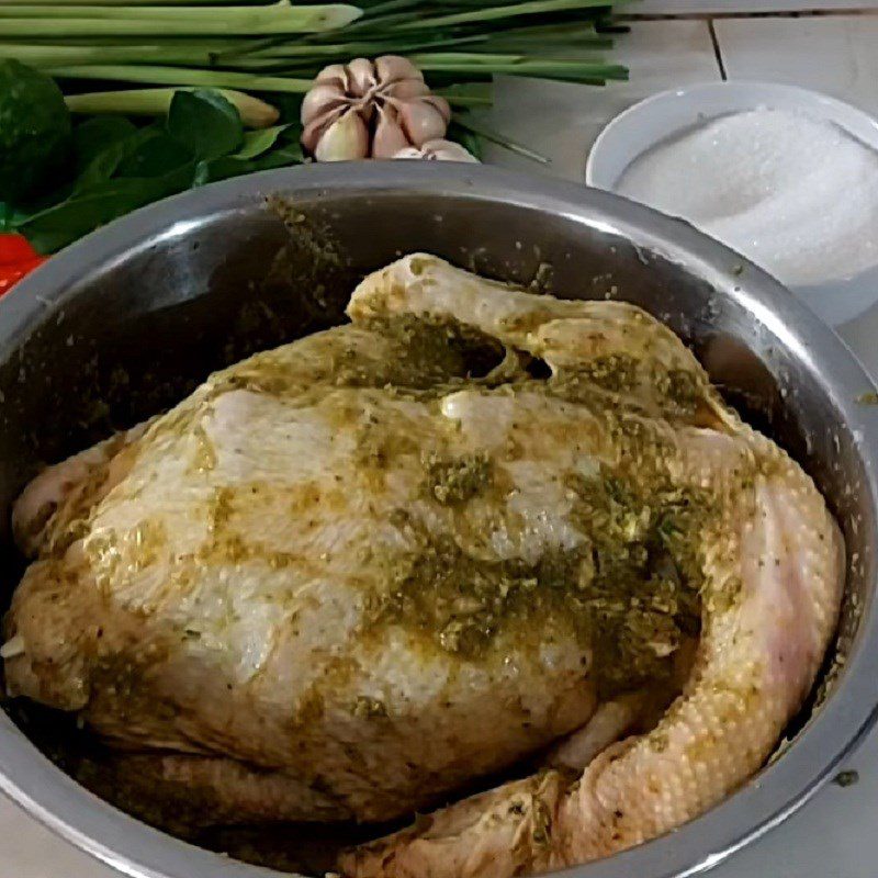 Step 3 Marinate the chicken for roasted chicken in the oven