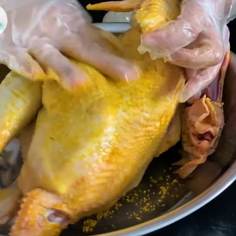 Step 3 Marinating chicken and chicken entrails Chicken on the plate