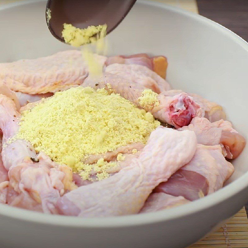 Step 2 Marinate chicken for soybean milk chicken hot pot