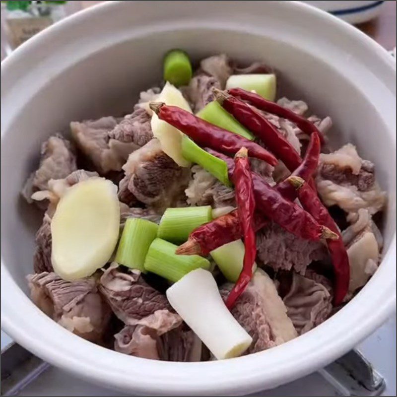 Step 2 Marinate the beef tendon Beef tendon stewed with five spices