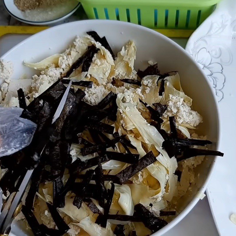 Step 3 Seasoning the salted pepper lemon tofu