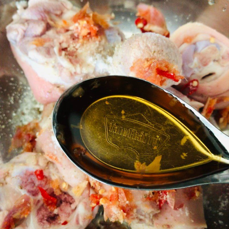 Step 3 Marinate the pork leg Pork leg roll