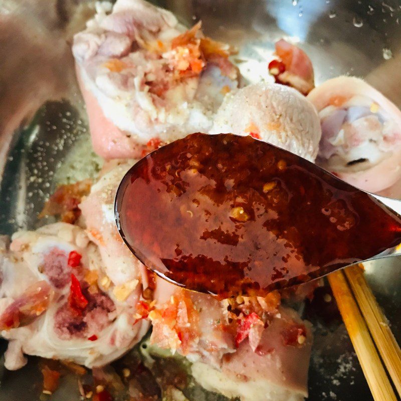 Step 3 Marinate the pork hock Lagu pork hock