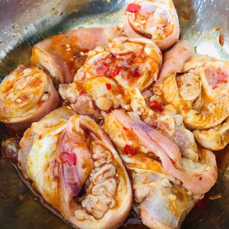 Step 3 Marinate the pork hock Lagu pork hock