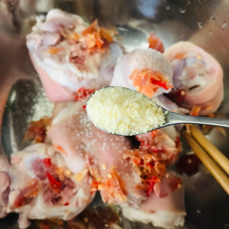 Step 3 Marinate the pork leg Pork leg roll